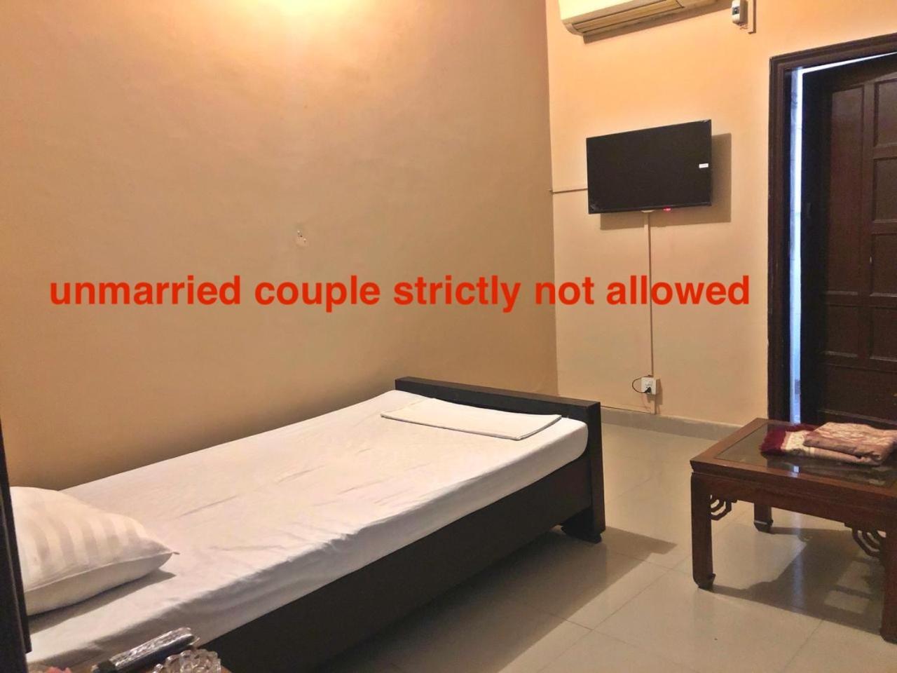 Babar House Hotel Faisalabad Ngoại thất bức ảnh