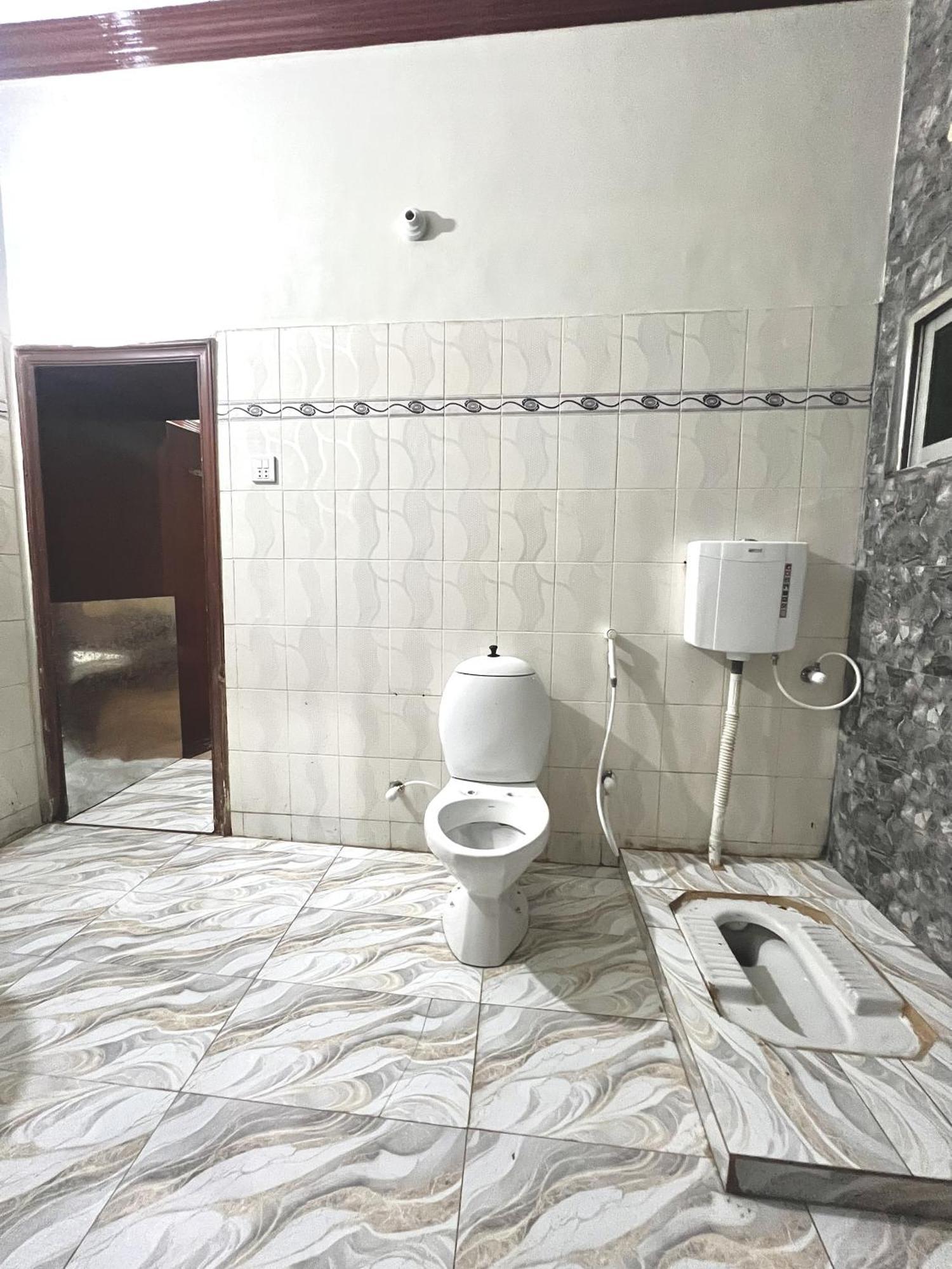 Babar House Hotel Faisalabad Ngoại thất bức ảnh