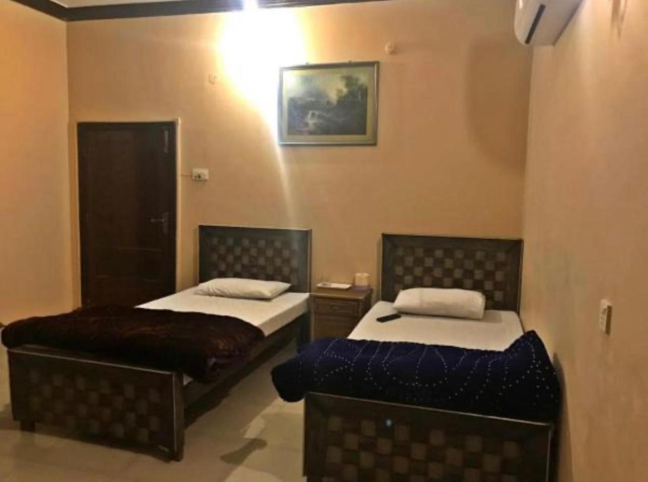 Babar House Hotel Faisalabad Ngoại thất bức ảnh