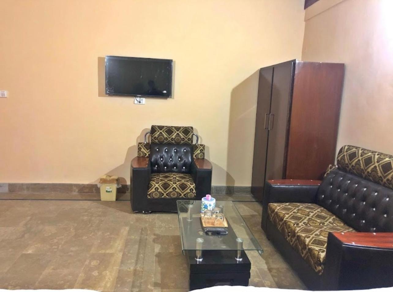 Babar House Hotel Faisalabad Ngoại thất bức ảnh