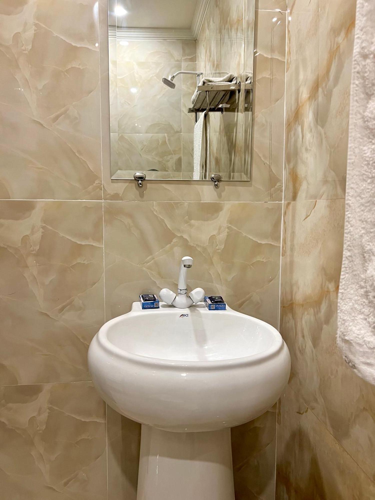 Babar House Hotel Faisalabad Ngoại thất bức ảnh