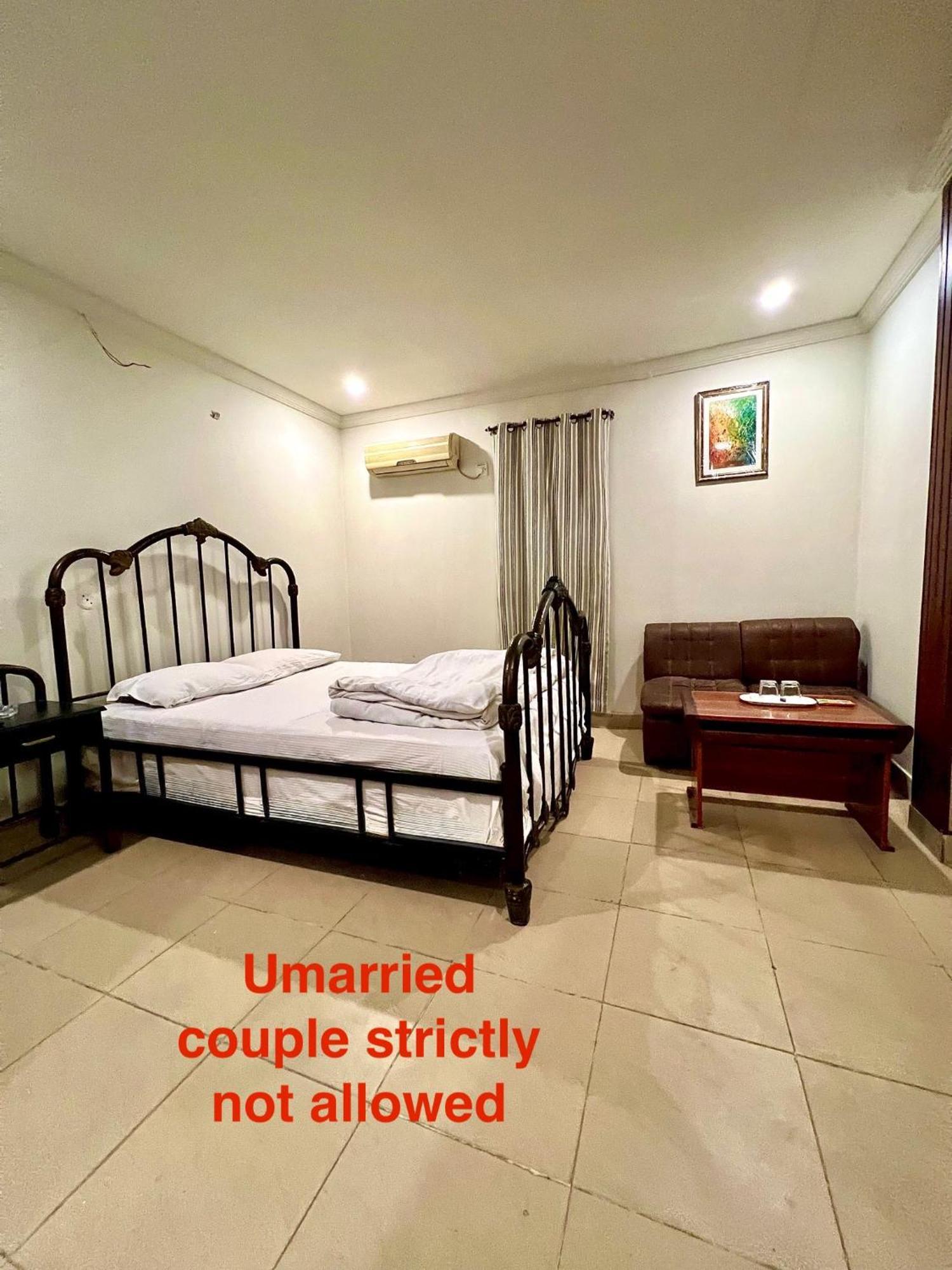 Babar House Hotel Faisalabad Ngoại thất bức ảnh