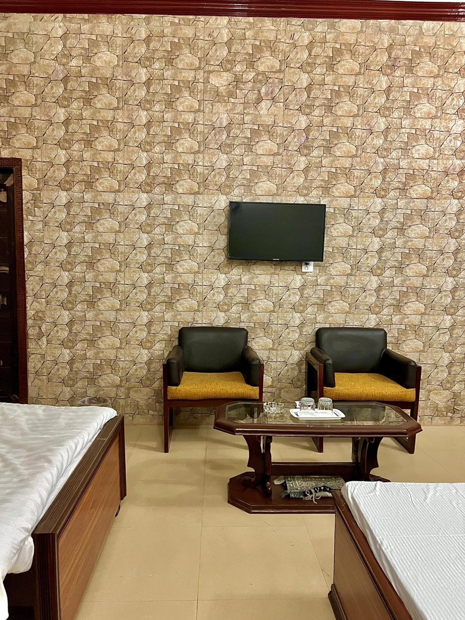 Babar House Hotel Faisalabad Ngoại thất bức ảnh