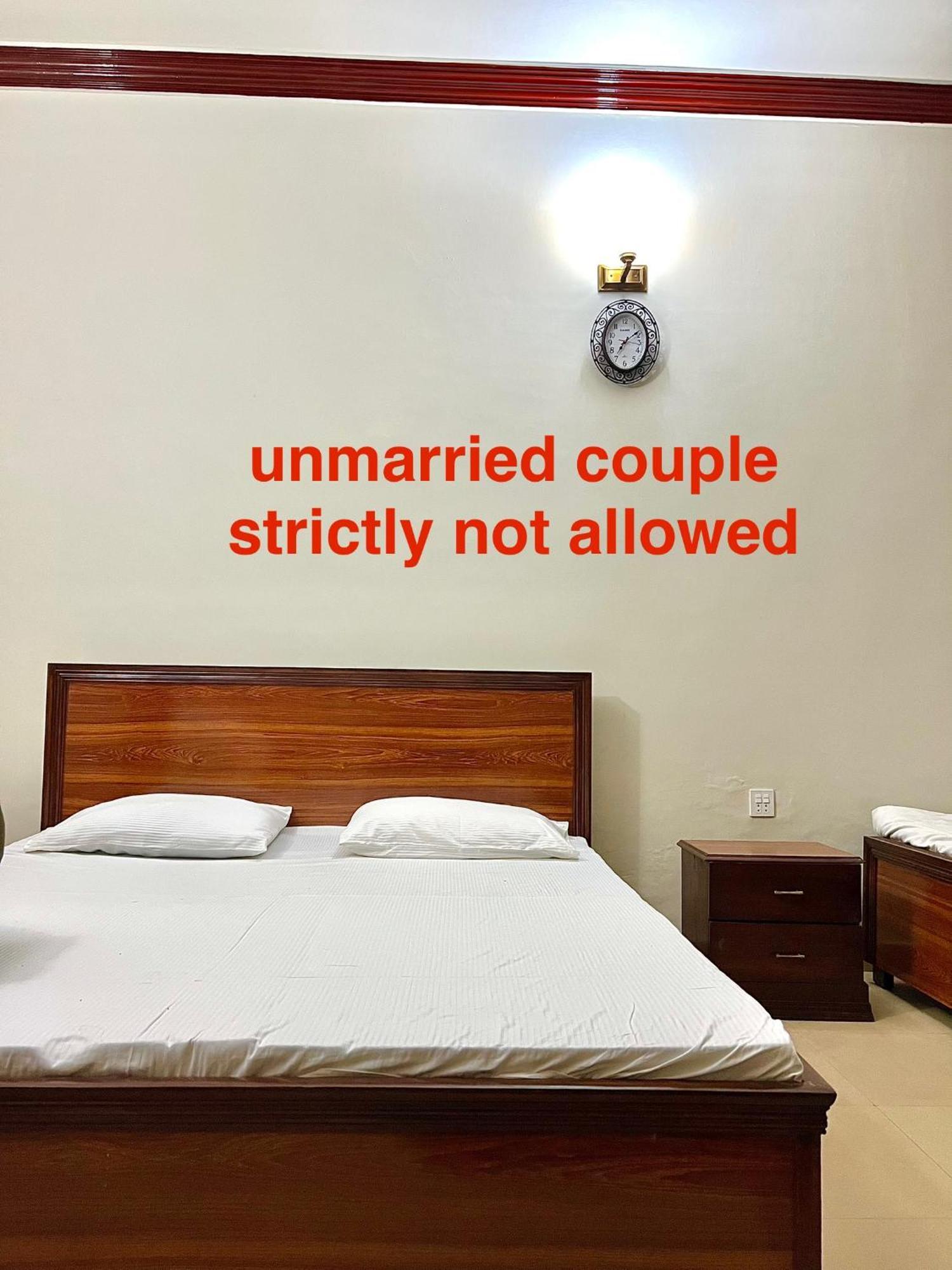 Babar House Hotel Faisalabad Ngoại thất bức ảnh