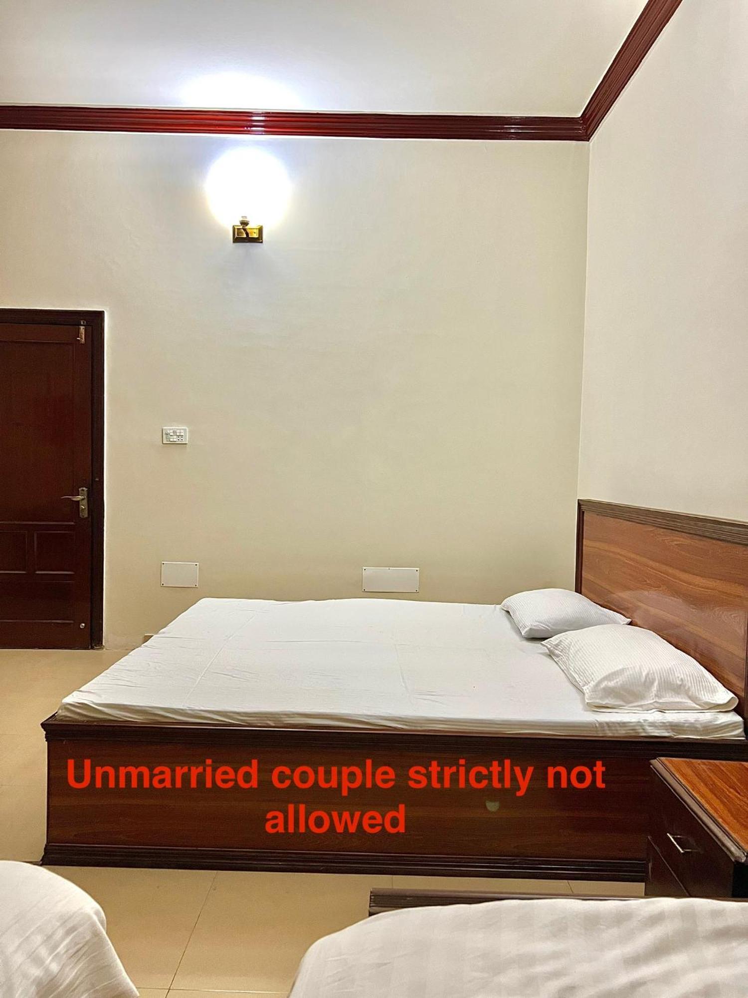 Babar House Hotel Faisalabad Ngoại thất bức ảnh