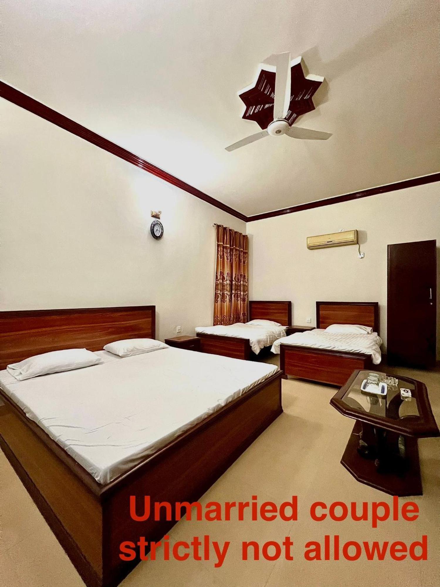 Babar House Hotel Faisalabad Ngoại thất bức ảnh